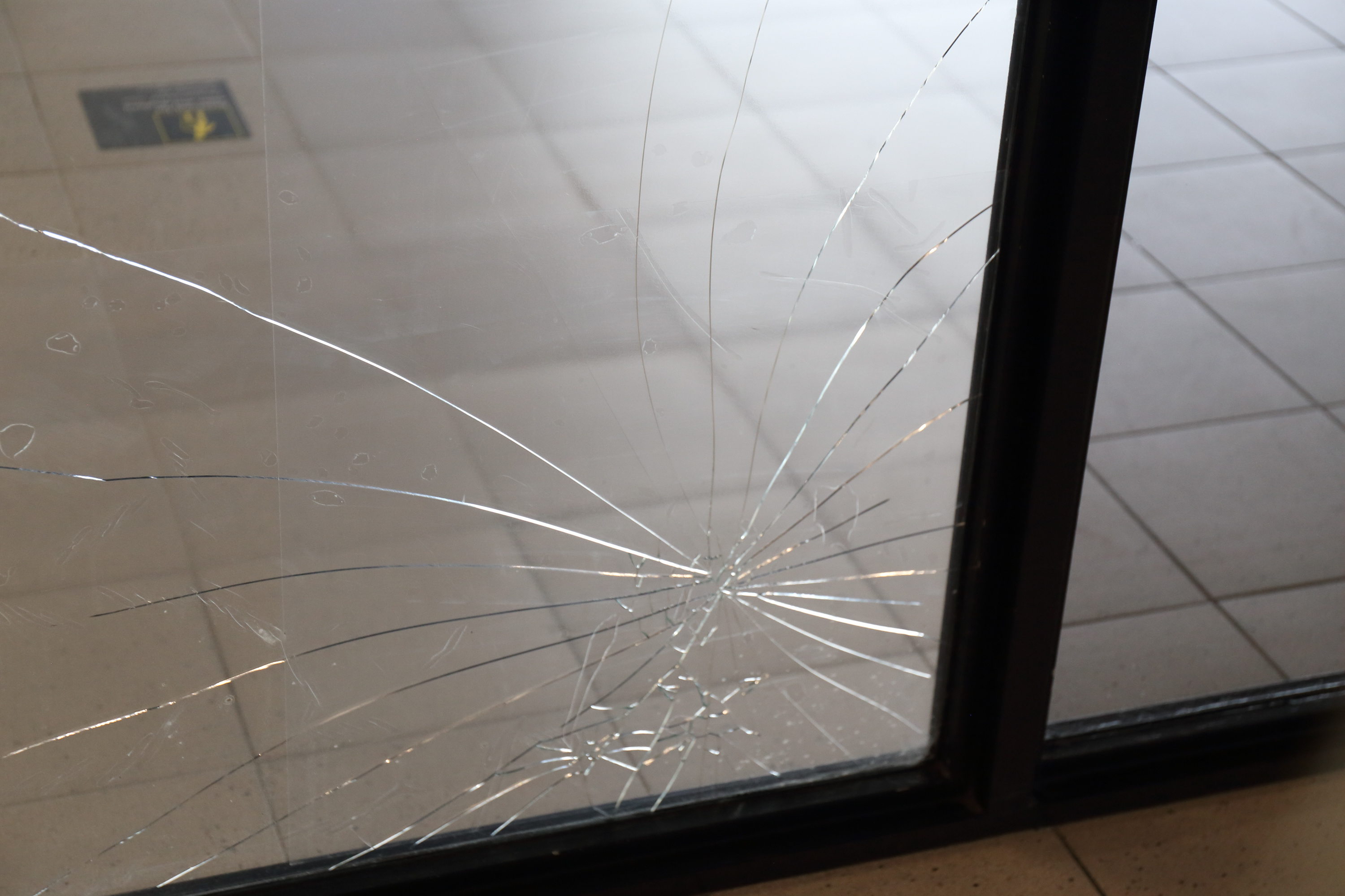ガラス交換 知多市 | ガラス修理のご相談は修理の窓口知多市